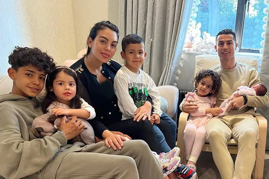 همه فرزندان رونالدو و جورجینا؛ از راز مادرِ ناشناس تا دوقلو‌های جنجالی