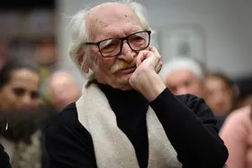 محمود دولت‌آبادی: امیدوارم سرباز بیگانه پا بر خاک کشور ما نگذارد؛ پاینده ایران!