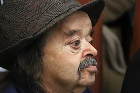 عکسی از اسدالله یکتا به همراه ۴ فرزندش