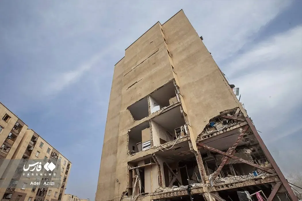 خسارت حمله هوایی به مجتمع مسکونی نارنجستان اراک