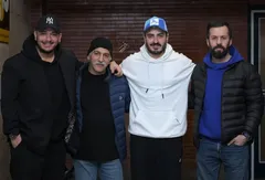 (تصاویر) نوید پورفرج، حمیدرضا آذرنگ، اشوا و پدر و مادرش پشت صحنه نمایش کلوکسونر