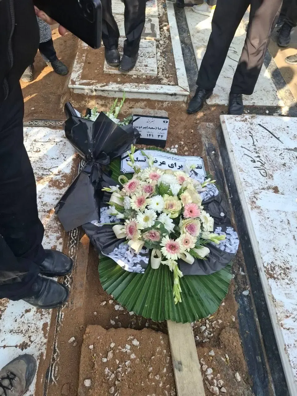 نخستین تصاویر از مراسم خاکسپاری سعید پیردوست