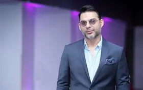 (عکس) پیمان معادی با گریمی متفاوت در فیلم «بُن‌سای»