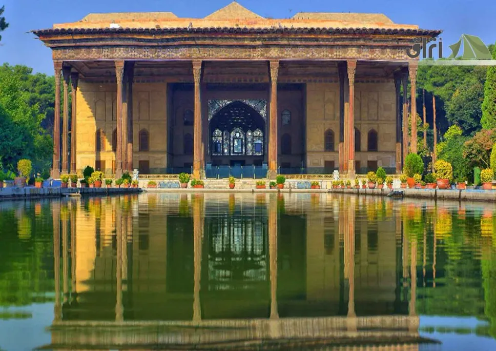 اصابت موشک به کاخ  چهلستون اصفهان+ تصاویر