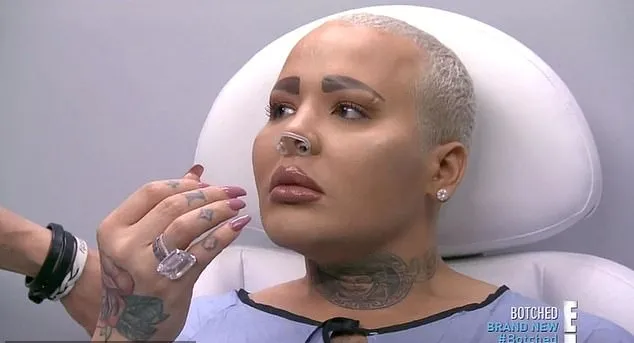 مرگ مشکوک زن شیفته کیم کارداشیان ملقب به «سلطان لب» مرگ مشکوک زن شیفته کیم کارداشیان ملقب به «سلطان لب»