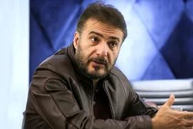 تصویر | سید جواد هاشمی در پاریس مقابل برج ایفل