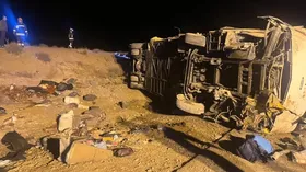 (عکس) تصادف مرگبار اتوبوس اصفهان به تهران؛ حادثه تلخ و شبانه که ۱۳ کشته داد