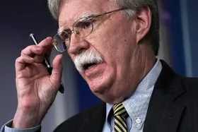 (ویدئو) جان بولتون: نظام جمهوری اسلامی تسلیم بی‌قید و شرط نخواهد شد