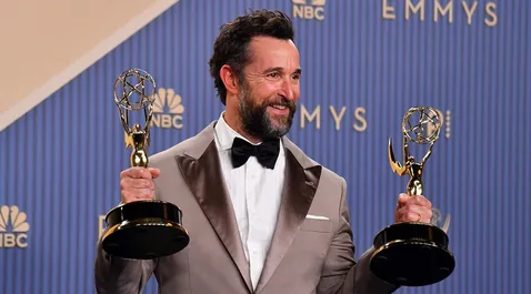 نوآ وایل، بازیگر سریال مشهور The Pitt جذاب‌ترین مرد زنده سال ۲۰۲۶ شد