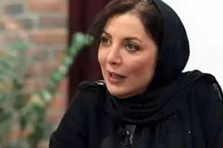 (ویدئو) رویا میرعلمی: عکسم را به هوش مصنوعی می‌دهم می‌گویم، ملکه کن!