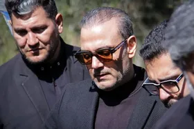 ویدئو | پاسخ آقای خواننده؛ علیرضا قربانی هم اینترنت سفید دارد؟