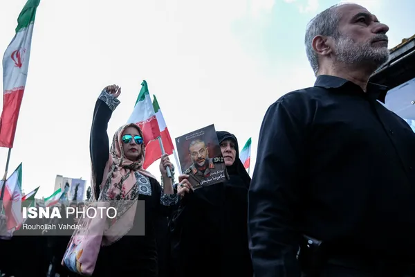 مراسم تشییع &laquo;علی لاریجانی&raquo;، &laquo;غلامرضا سلیمانی&raquo; و قهرمانان &laquo;ناو دنا&raquo;