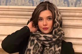 (عکس) استایل و ژست‌های جذاب نفس بازغی در پشت صحنه کنسرت سهراب پاکزاد