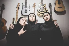 تاریخ‌سازی سه دختر محجبه با موسیقی متال