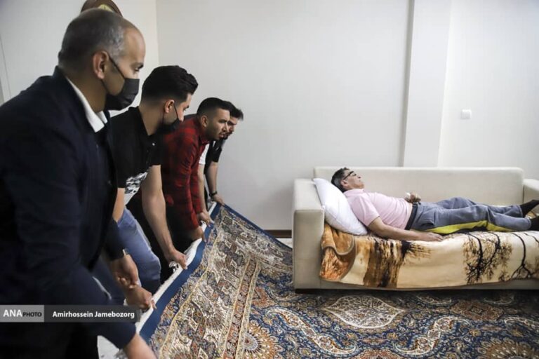 تصاویری از دکوراسیون ساده و غریبانه آخرین خانه رضا رویگری تصاویری از دکوراسیون ساده و غریبانه آخرین خانه رضا رویگری