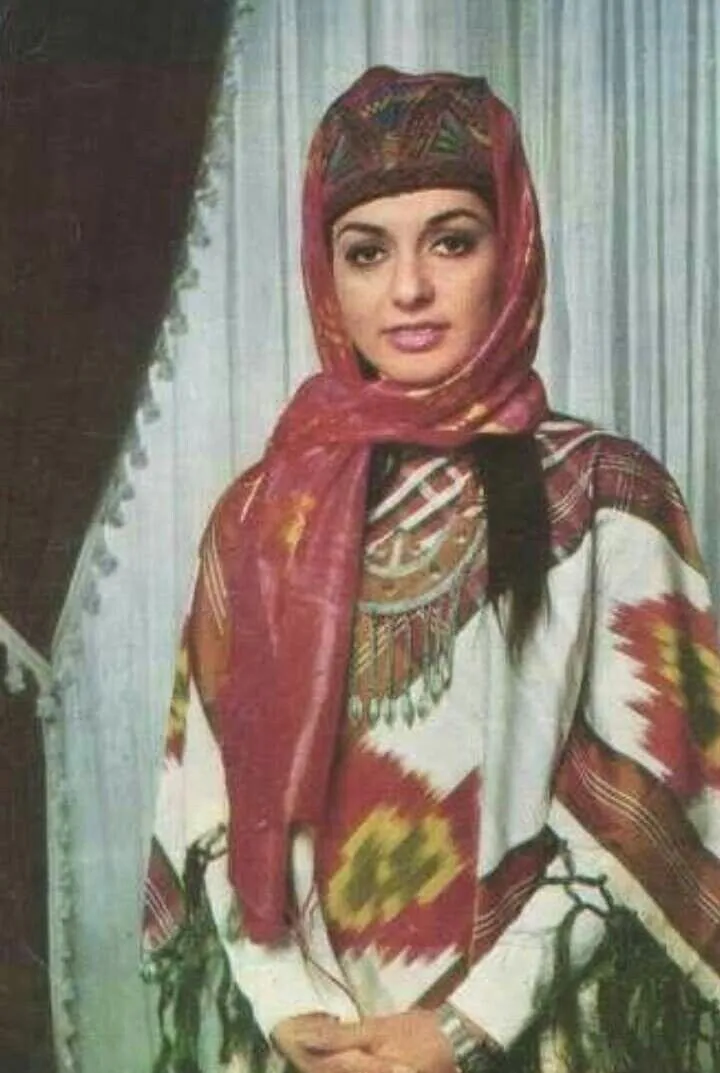 گوگوش با حجاب