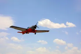 ویدئو | برخورد یک هواپیمای سبک به خطوط برق در کالیفرنیا