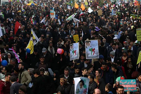 (عکس) دختر باحجاب موتورسوار در راهپیمایی ۲۲ بهمن