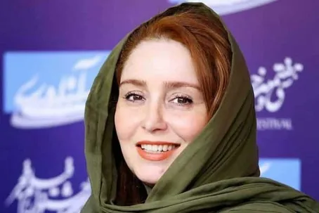 سلفی ژاله صامتی در شب یلدا و شعر قابل توجهی که در آن نوشت