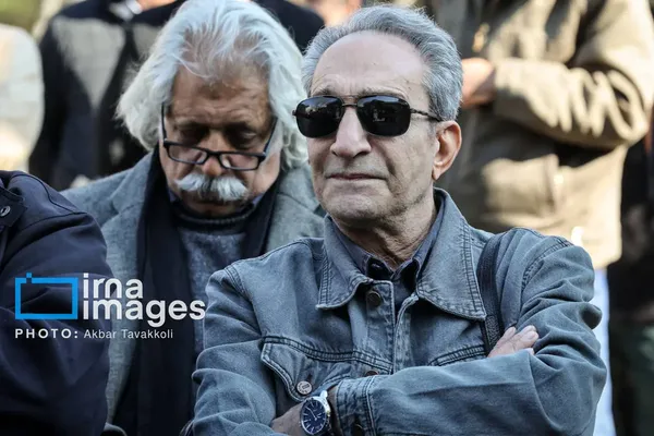 متن و حاشیه تشییع پیکر عنایت بخشی