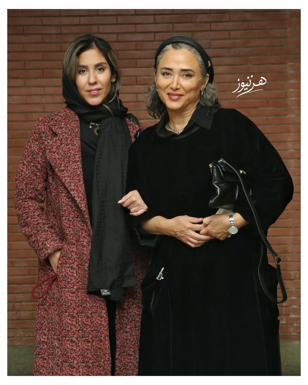 بازیگران در پشت صحنه نمایش باران اسیدی