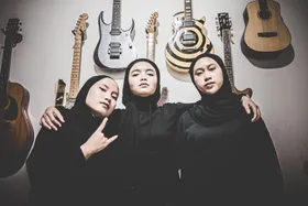 تاریخ‌سازی سه دختر محجبه با موسیقی متال