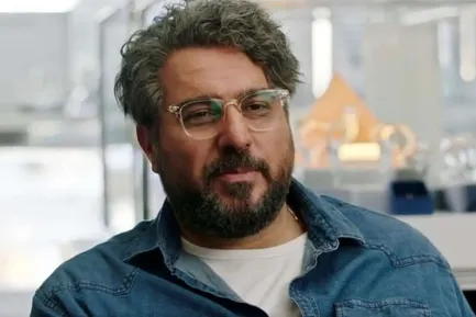 (ویدئو) همخوانی محسن کیایی با تیتراژ سریال هزار و یک شب