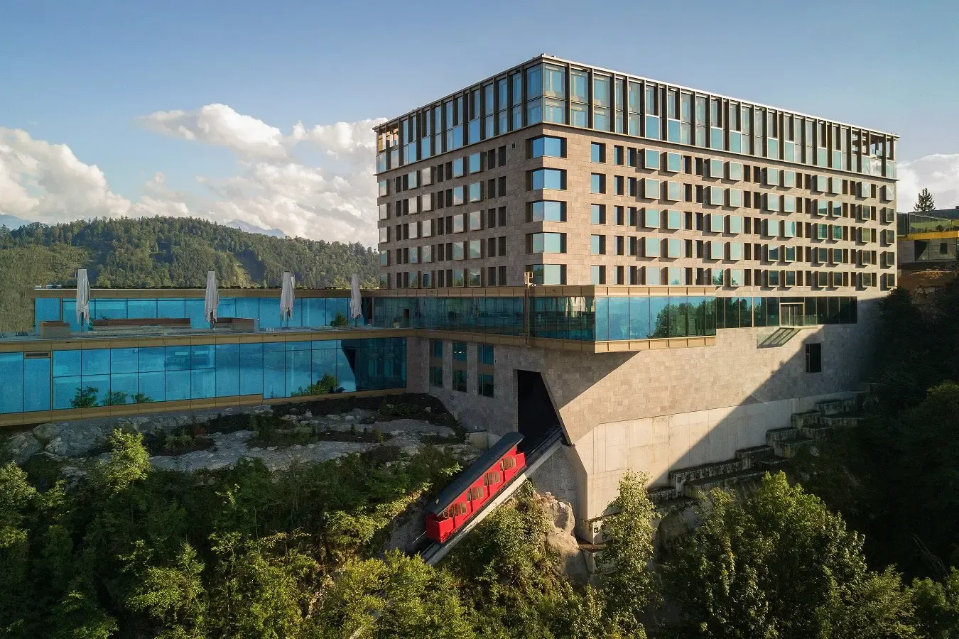 هتل در شهر «بورگناشتوک» (Bürgenstock) هتل در شهر «بورگناشتوک» (Bürgenstock)