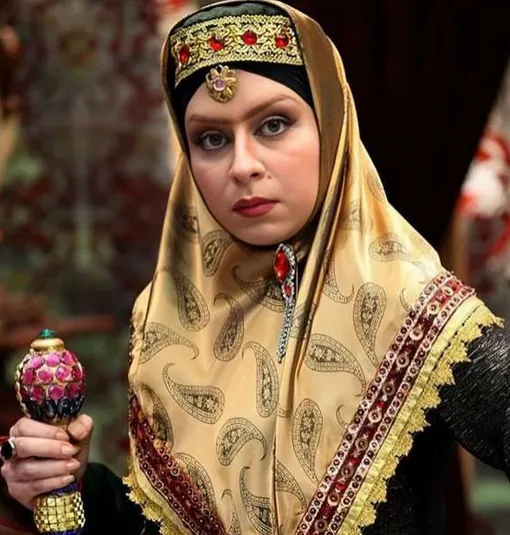 ماندانا سوری بازیگر سریال شش ماهه