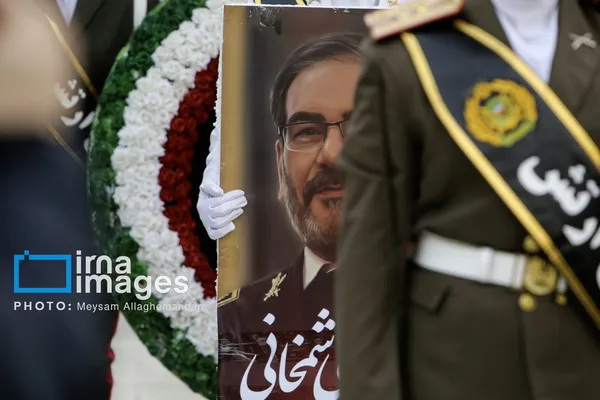 خاکسپاری پیکر شهید علی شمخانی در امامزاده صالح (ع)