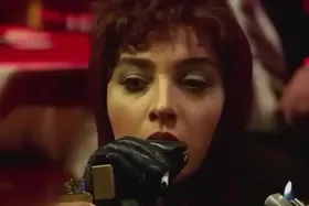 (ویدئو) بازسازی سکانس معروف «مالنا» توسط آناهیتا درگاهی در فیلم «طهران ۵۷»