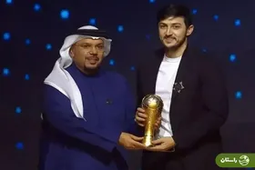 ویدئو | لحظه اهدای جایزه توپ طلای امارات به سردار آزمون