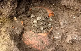 کشف کوزه پر از سکه طلا توسط یک شهروند دشستانی