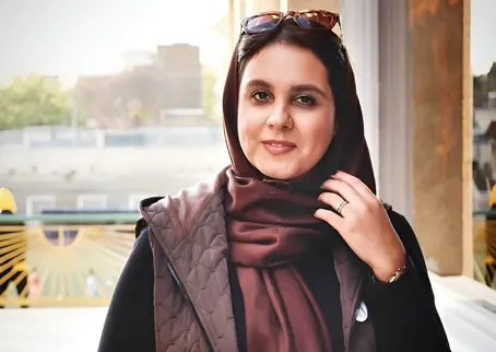 (ویدئو) حال المیرا عبدی در مراسم تشییع پدرش بد شد