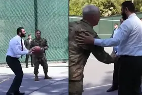 (ویدئو) بسکتبال بازی کردن احمد الشرع با فرمانده سنتکام