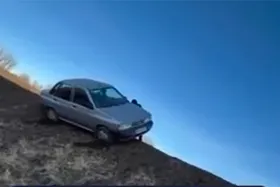 (ویدئو) تفریح جنجالی توریست‌های عراقی در ایران؛ واژگون کردن پراید