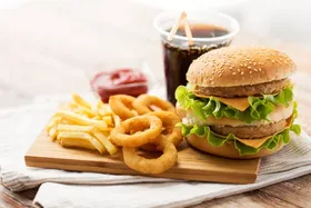 هشدار مهم درباره گوشت‌های فرآوری شده، چیپس، نوشابه و ...