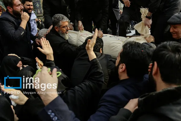 خاکسپاری پیکر شهید علی شمخانی در امامزاده صالح (ع)