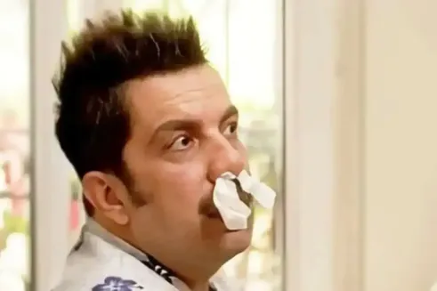 (ویدئو) سکانس آدرس دادن عباس جمشیدی‌فر در سریال «اسباب زحمت» وایرال شد