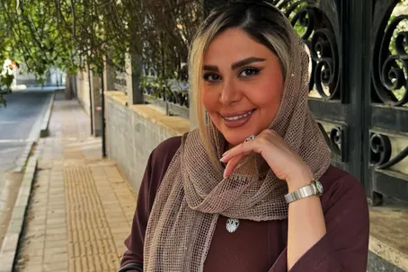 (تصاویر) استایل تابستانی نجمه جودکی مجری ممنوع‌الکار تلویزیون جنجالی شد
