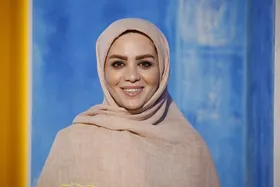 (ویدئو) مبینا نصیری مجری برسلام صبح بخیر با تراکتور وارد استودیو شد