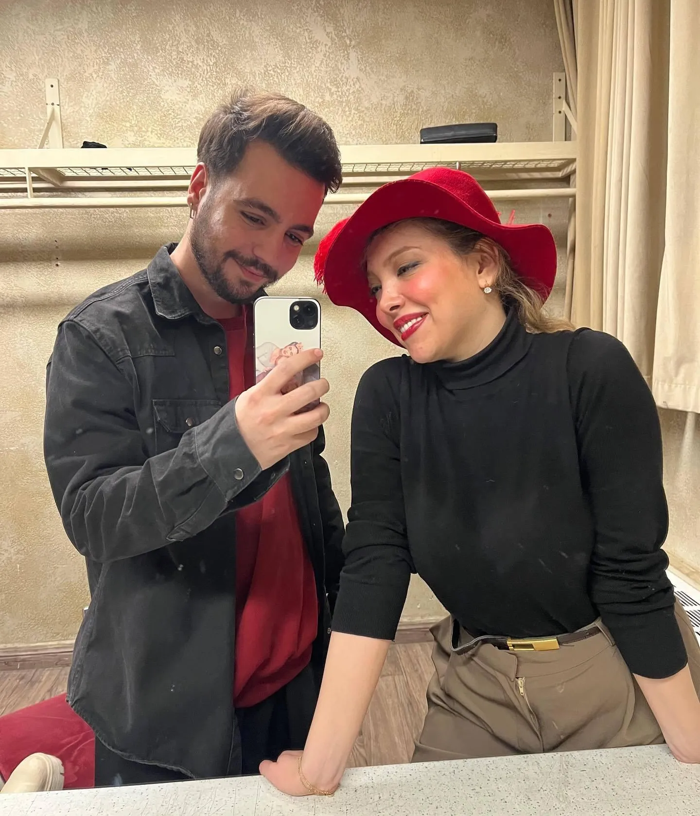 تصاویر | صدف اسپهبدی در پشت صحنه تئاتر کورالاین