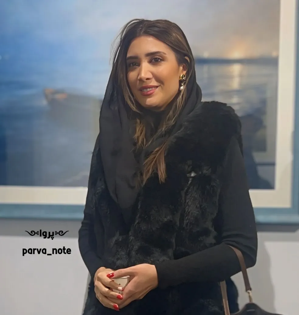 نیکی مظفری در نمایشگاه نقاشی بهار نوروزپور