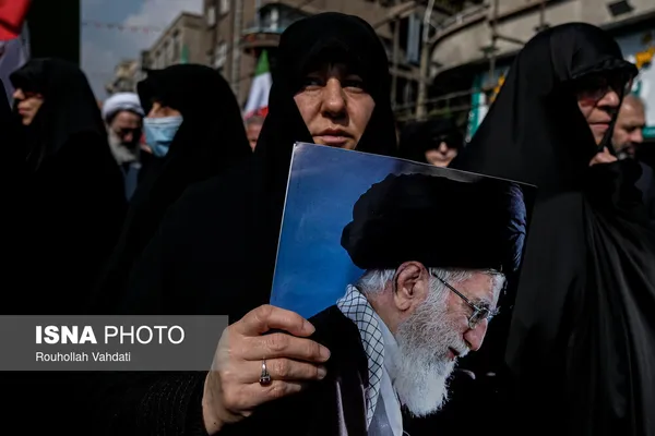 مراسم تشییع &laquo;علی لاریجانی&raquo;، &laquo;غلامرضا سلیمانی&raquo; و قهرمانان &laquo;ناو دنا&raquo;