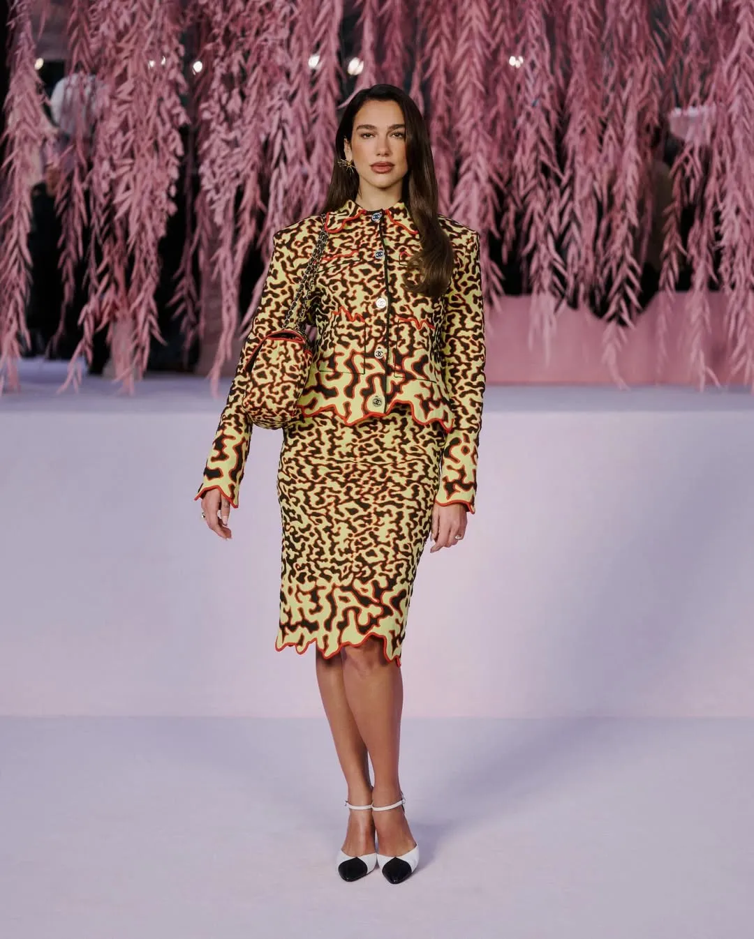 استایل دوآ لیپا در شو پاریس