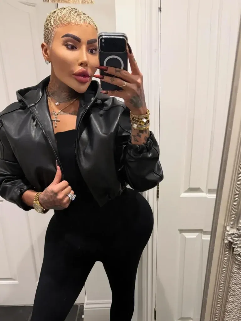 مرگ مشکوک زن شیفته کیم کارداشیان ملقب به «سلطان لب» مرگ مشکوک زن شیفته کیم کارداشیان ملقب به «سلطان لب»