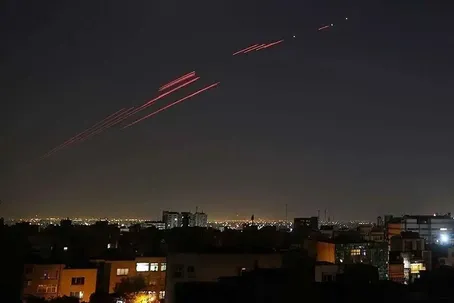 فوری/ جزئیاتی از فعالیت پدافند تهران/ ریزپرنده‌ها در آسمان تهران