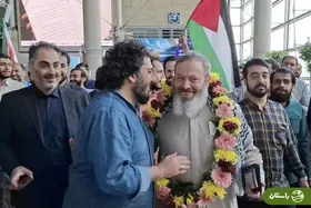 عکس | استقبال از قاسمیان در فرودگاه با حلقه گل