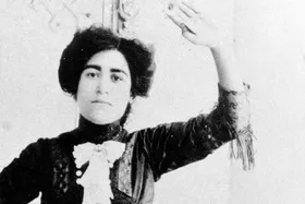 اولین عکس دختر زیبای احمدشاه قاجار