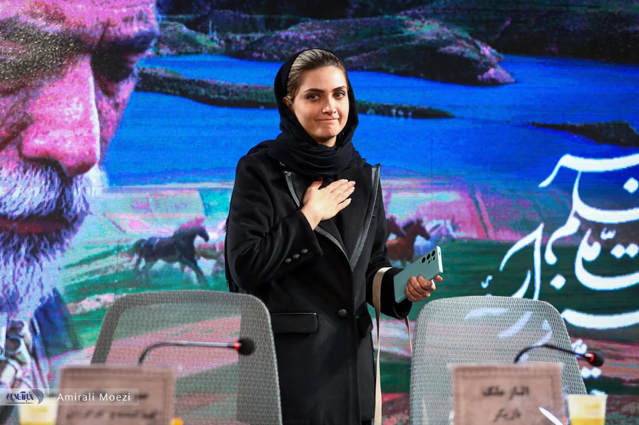 الناز ملک در نشست فیلم «خیابان جمهوری» در جشنواره فیلم فجر